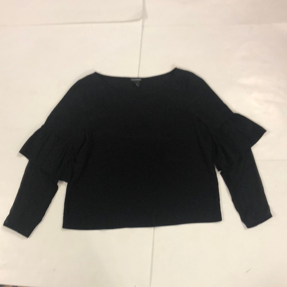 Club Monaco L Top Scoop neck Black Long Sleeve Ruffle button Cuff Silk Excellent